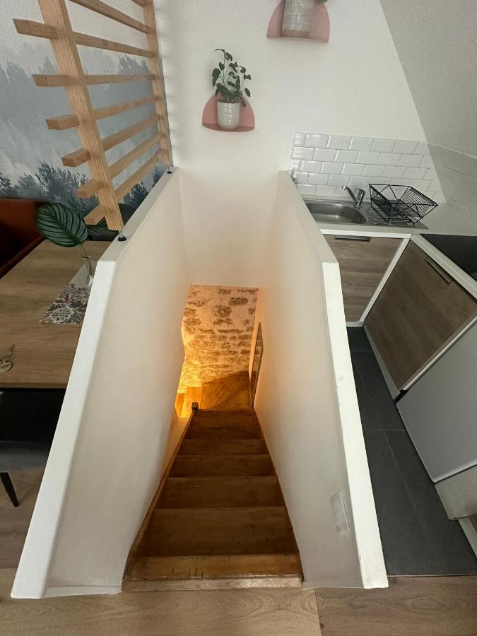 Modern And Warm Fully Renovated Split Level Apart Steps Away From The Grands Boulevard Apartment Paris Exterior photo